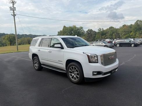 Used 2017 GMC Yukon Denali AWD/4WD image 7