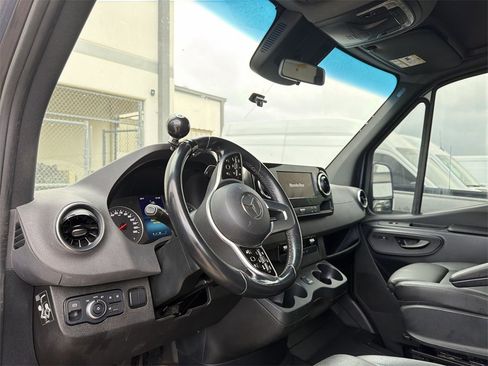 Used 2023 Mercedes-Benz Sprinter 2500 image 7