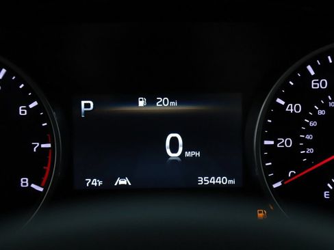 Used 2024 Kia Carnival EX FWD image 27