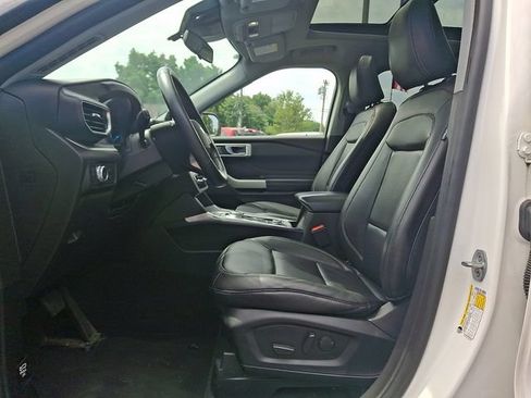 Used 2022 Ford Explorer XLT w/ Equipment Group 202A AWD/4WD image 14