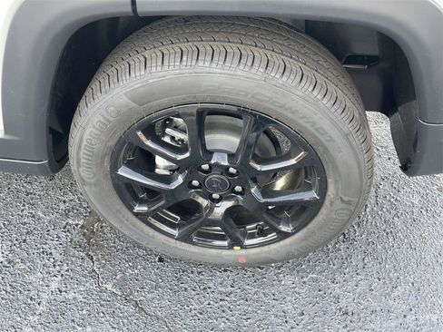 New 2026 Jeep Compass Latitude image 37