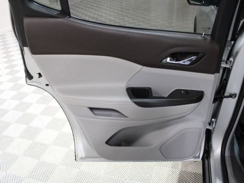 Used 2017 GMC Acadia SLT image 21