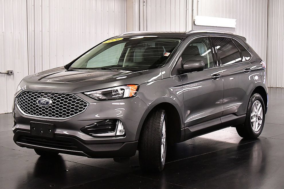Used 2024 Ford Edge SEL w/ Convenience Package AWD/4WD image 3