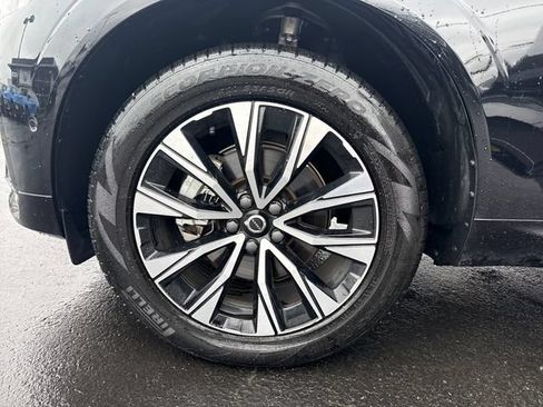Used 2025 Volvo XC60 B5 Plus AWD/4WD image 24
