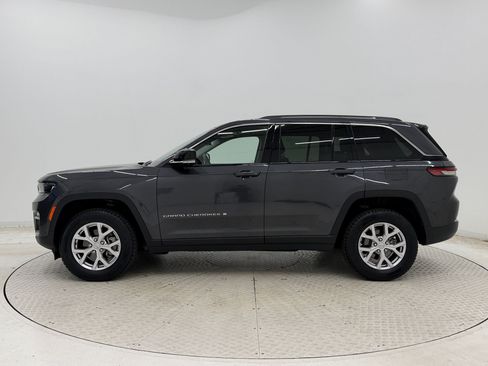 Used 2022 Jeep Grand Cherokee Limited w/ Luxury Tech Group II AWD/4WD image 2