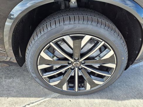 New 2026 Volvo XC90 B5 Plus w/ Protection Package Premier image 9