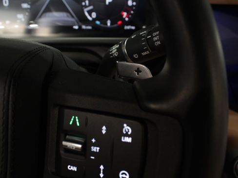 Used 2025 Land Rover Defender 110 V8 image 52