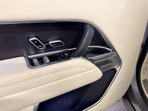 Used 2023 Land Rover Range Rover Long Wheelbase SE AWD/4WD image 19