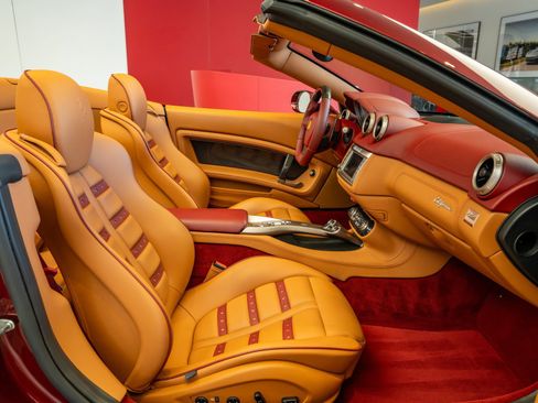 Used 2010 Ferrari California RWD image 20