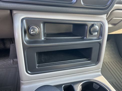 Used 2005 Chevrolet Avalanche Z71 w/ Sun And Sound Package image 48