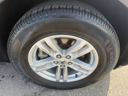 Used 2020 Ford Explorer XLT w/ Equipment Group 202A image 12