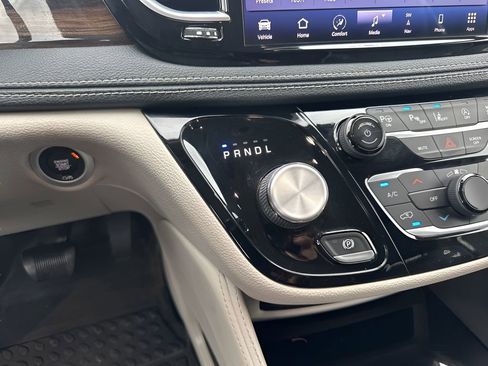 Used 2022 Chrysler Pacifica Limited image 18