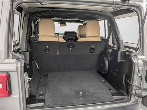 Used 2019 Jeep Wrangler Unlimited Sahara AWD/4WD image 7