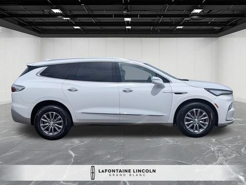 Used 2023 Buick Enclave Essence FWD image 6