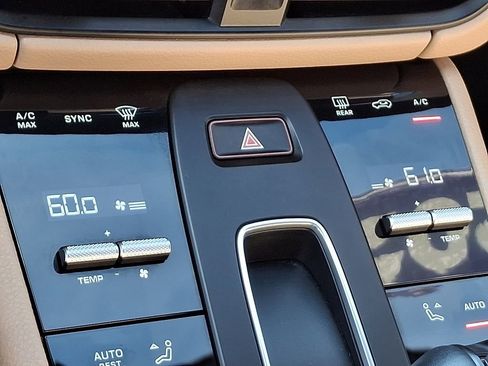 Used 2022 Porsche Macan AWD/4WD image 17