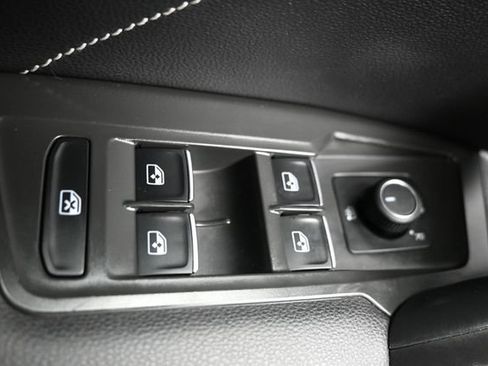 Used 2024 Volkswagen Tiguan SE FWD image 30