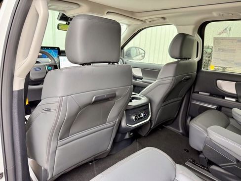 New 2025 Ford Expedition Active AWD/4WD image 13
