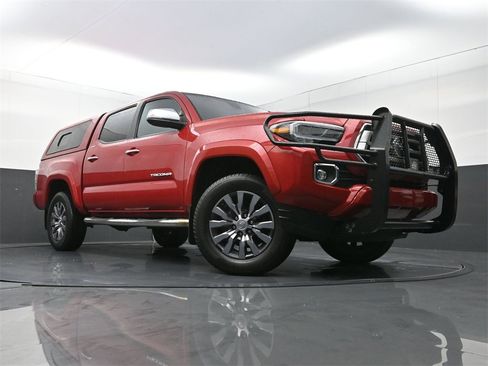 Used 2020 Toyota Tacoma Limited image 26