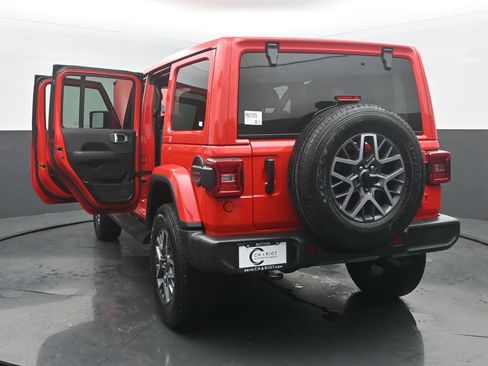 Used 2024 Jeep Wrangler Unlimited Sahara w/ Technology Group AWD/4WD image 60