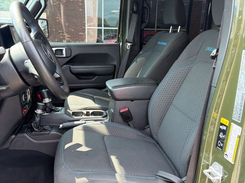 Used 2024 Jeep Wrangler Unlimited Rubicon 4xe w/ Technology Group AWD/4WD image 12