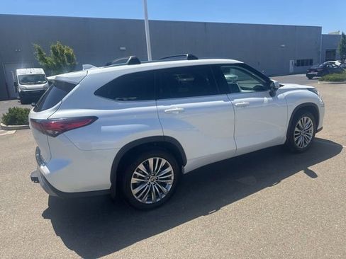 Used 2023 Toyota Highlander Platinum AWD/4WD image 7