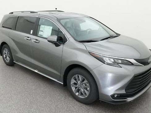 New 2026 Toyota Sienna XLE FWD image 21