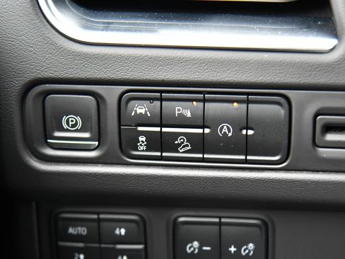 Used 2023 Chevrolet Suburban Premier AWD/4WD image 34