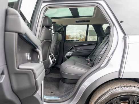 New 2025 Land Rover Range Rover SE image 21