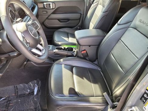 Used 2023 Jeep Wrangler Unlimited Sahara w/ Cold Weather Group image 17