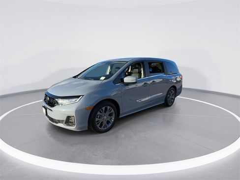 Certified 2025 Honda Odyssey Touring image 6