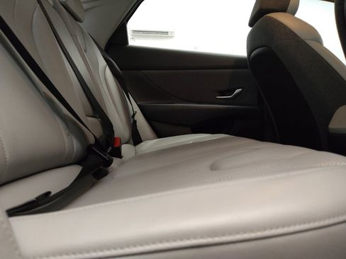 Used 2024 Hyundai Elantra Limited FWD image 19