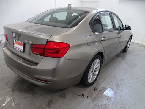 Used 2018 BMW 320i xDrive Sedan w/ Convenience Package image 23