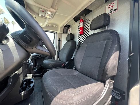 Used 2022 RAM ProMaster 2500 w/ Convenience Group FWD image 13
