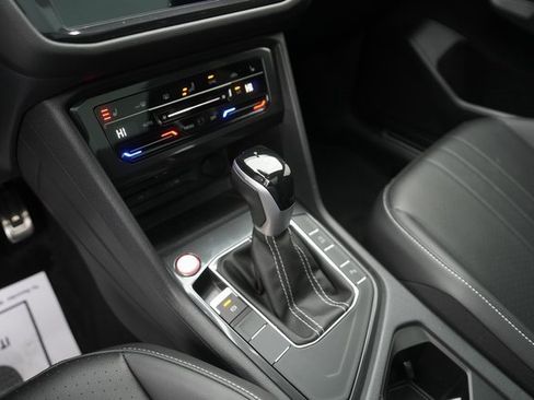 Used 2024 Volkswagen Tiguan SE R-Line image 28