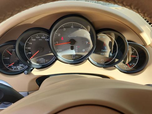 Used 2014 Porsche Cayenne S image 20