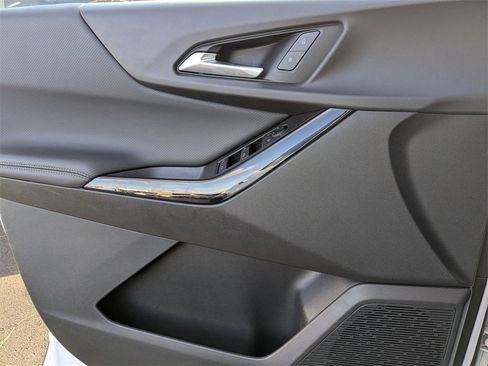 Used 2025 Chevrolet Equinox LT image 16