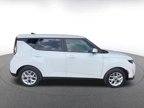 Used 2025 Kia Soul LX w/ LX Technology Package FWD image 16