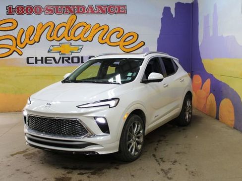 Used 2025 Buick Encore GX Avenir w/ Avenir Technology Package AWD/4WD image 2