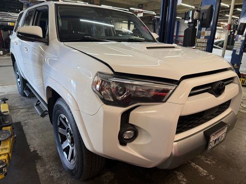 Used 2024 Toyota 4Runner TRD Off-Road Premium w/ Moonroof Package image 2