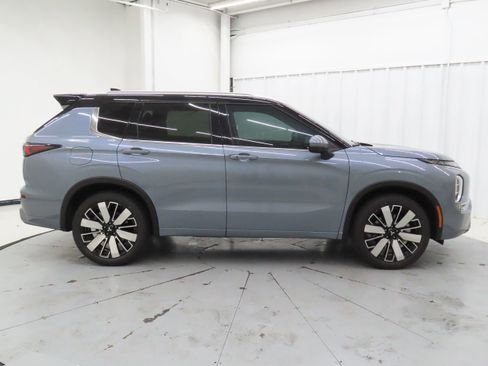 New 2026 Mitsubishi Outlander SEL FWD image 2