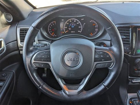 Certified 2022 Jeep Grand Cherokee Laredo X image 17