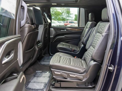 Used 2024 Cadillac Escalade ESV Premium Luxury Platinum AWD/4WD image 14