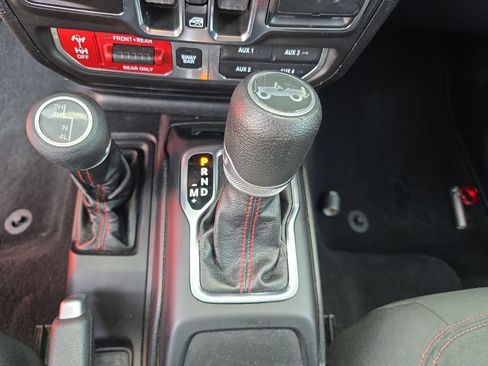 Used 2018 Jeep Wrangler Unlimited Rubicon AWD/4WD image 20