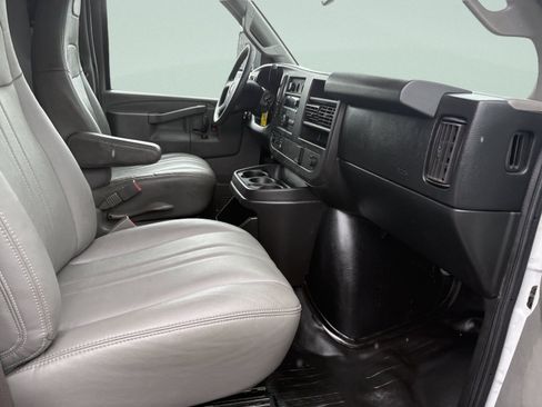 Used 2017 Chevrolet Express 3500 RWD image 22