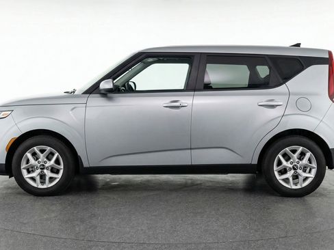 Used 2025 Kia Soul LX w/ LX Technology Package FWD image 5