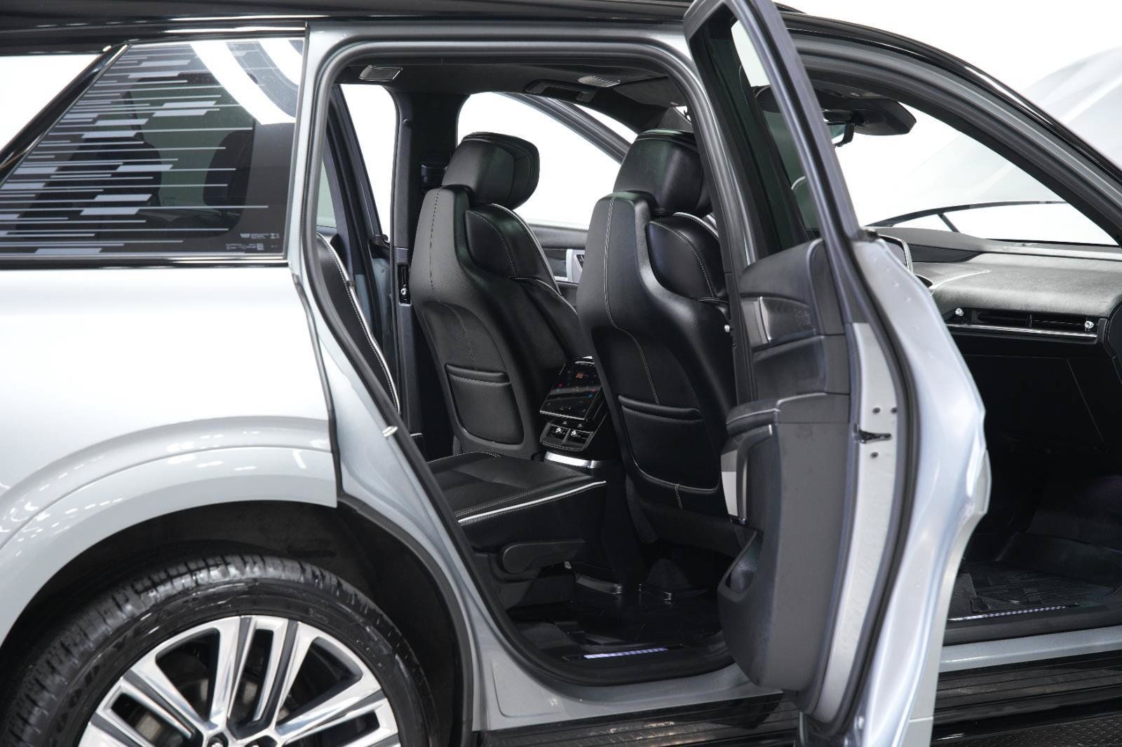 Used 2026 Cadillac Vistiq Platinum w/ LPO, Floor Liner Package AWD/4WD image 15