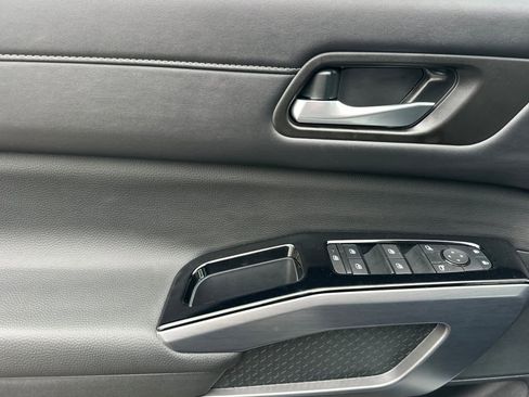 New 2026 Nissan Pathfinder SL image 12