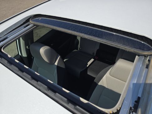 Used 2024 Honda CR-V EX image 3