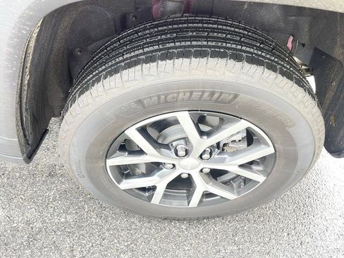 Certified 2025 Jeep Grand Cherokee Limited AWD/4WD image 12