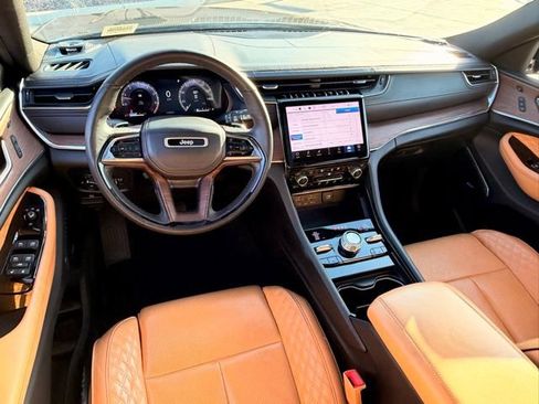 Used 2024 Jeep Grand Cherokee L Summit w/ Luxury Tech Group V AWD/4WD image 12